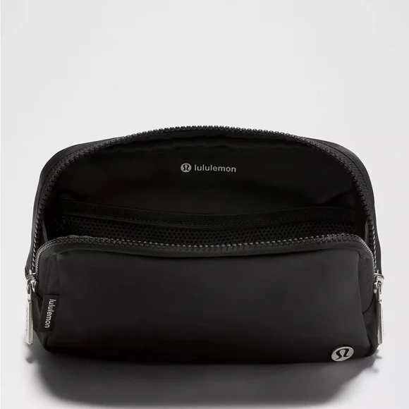 Lululemon Everywhere Belt Bag Large 2L in Black - Picture 4 of 10